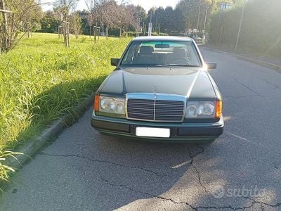 Usata Mercedes 200 122 CV (89 kW) 1990 Verde Berlina