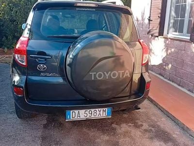 Usata Toyota RAV4 136 CV (100 kW) 2006 Grigio SUV