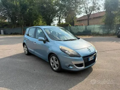 Usata Renault Scénic III 110 CV (80 kW) 2010 Bluazzurro Monovolume