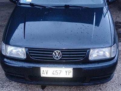 Usata VW Polo Comfortline 50 CV (36 kW) 1998 Nero Berlina