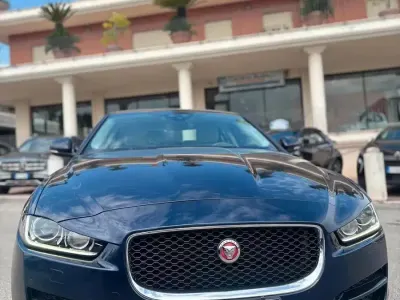 Usata Jaguar XE Business Edition 180 CV (132 kW) 2016 Blu Berlina