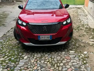 Usata Peugeot 2008 131 CV (96 kW) 2023 Rosso SUV