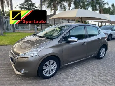 Usata Peugeot 208 Active 68 CV (50 kW) 2012 Grigio Utilitaria