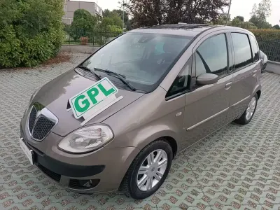 Usata Lancia Musa 95 CV (69 kW) 2006 Oro Monovolume