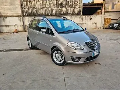 Usata Lancia Musa 120 CV (88 kW) 2008 Marrone Monovolume