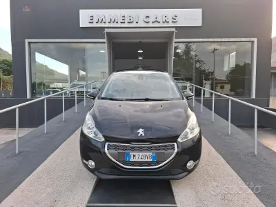 Usata Peugeot 208 Allure 68 CV (50 kW) 2012 Nero Utilitaria