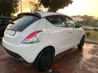 Usata Lancia Ypsilon Silver 69 CV (50 kW) 2023 Bianco Utilitaria
