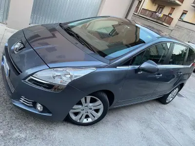 Usata Peugeot 5008 Active 150 CV (110 kW) 2011 Grigio Monovolume