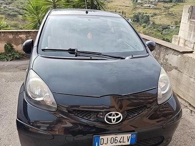 Usata Toyota Aygo 68 CV (50 kW) 2007 Nero Utilitaria