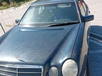 Begagnad Mercedes 250 150 HK (110 kW) 1998 Blå Sedan