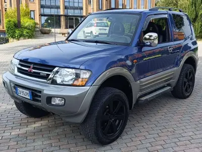 Usata Mitsubishi Pajero 203 CV (149 kW) 2002 Blu/azzurro SUV