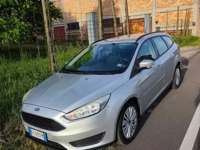 Usata Ford Focus 120 CV (88 kW) 2015 Grigio Station wagon