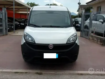 Usata Fiat Doblò S 105 CV (77 kW) 2022 Bianco Monovolume