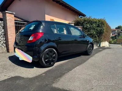 Usata Opel Corsa 54 CV (39 kW) 2010 Nero Utilitaria