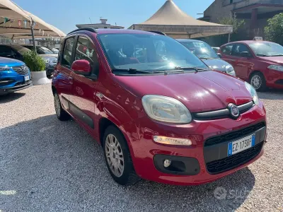 Usata Fiat Panda Lounge 69 CV (50 kW) 2015 Rosso Utilitaria