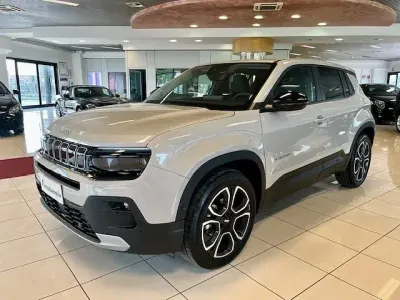 Begagnad Jeep Avenger Summit 101 HK (74 kW) 2024 Beige SUV