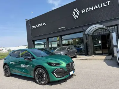Usata Renault Clio V Techno 109 CV (80 kW) 2025 Verde assoluto Berlina