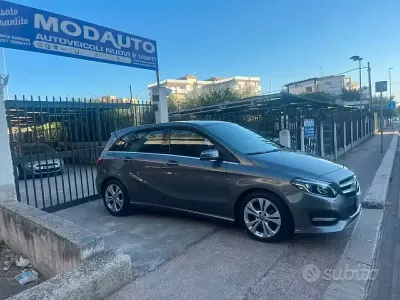 Usata Mercedes B180 Executive 109 CV (80 kW) 2019 Grigio Monovolume