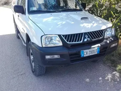 Usata Mitsubishi L 115 CV (84 kW) 2005 Bianco SUV