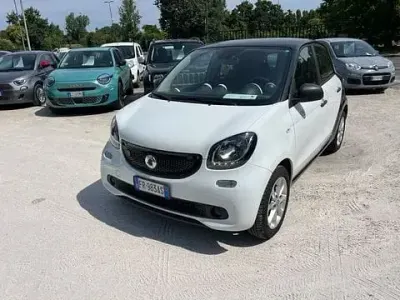 Usata Smart ForFour Electric Drive 60 kW (82 CV) 2018 Bianco / tetto nero Utilitaria