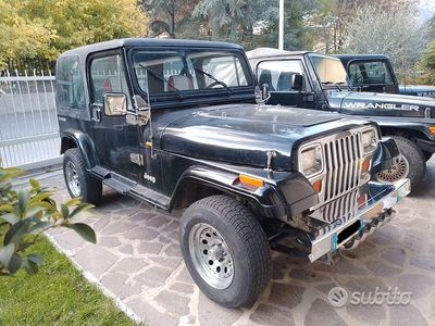 Usata Jeep Wrangler Laredo 103 CV (75 kW) 1989 Nero SUV