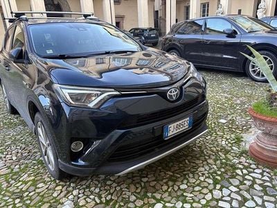 Usata Toyota RAV4 Hybrid Lounge 155 CV (114 kW) 2017 SUV
