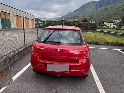 Begagnad Suzuki Swift 92 HK (67 kW) 2010 Röd Halvkombi