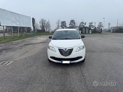 Usata Lancia Ypsilon Gold 69 CV (50 kW) 2015 Bianco Utilitaria