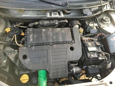 Usata Fiat Punto 69 CV (50 kW) 2005 Argento Berlina