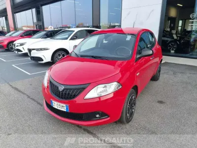 Usata Lancia Ypsilon S 70 CV (51 kW) 2024 Rosso Utilitaria