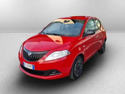 Usata Lancia Ypsilon Silver 70 CV (51 kW) 2024 Rosso Utilitaria