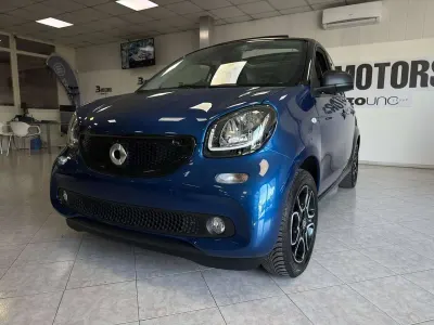 Usata Smart ForFour Passion 90 CV (66 kW) 2017 Blu/azzurro Utilitaria