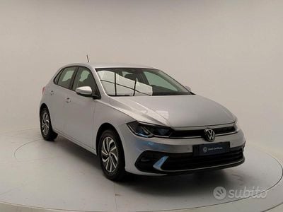 Usata VW Polo Life 95 CV (69 kW) 2023 Grigio Utilitaria