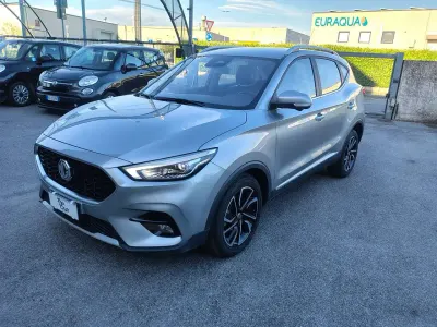 Usata MG ZS Luxury 106 CV (77 kW) 2024 Argento SUV