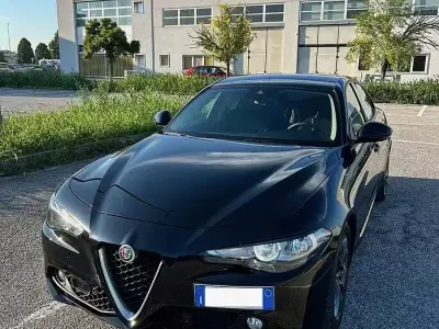 Usata Alfa Romeo Giulia Super 150 CV (110 kW) 2016 Nero Berlina