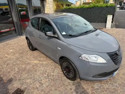 Usata Lancia Ypsilon 69 CV (50 kW) 2014 Grigio Utilitaria