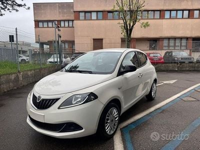 Usata Lancia Ypsilon Silver 69 CV (50 kW) 2022 Bianco Utilitaria
