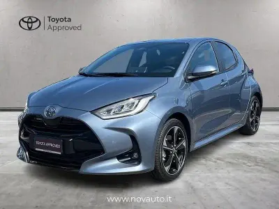 Nuova Toyota Yaris Hybrid Premium 131 CV (96 kW) 2026 Blu Berlina