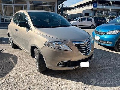 Usata Lancia Ypsilon Gold 95 CV (69 kW) 2013 Marrone Utilitaria