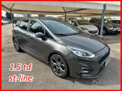 Usado Ford Fiesta ST-Line 85 HP (62 kW) 2017 Cinzento Citadino