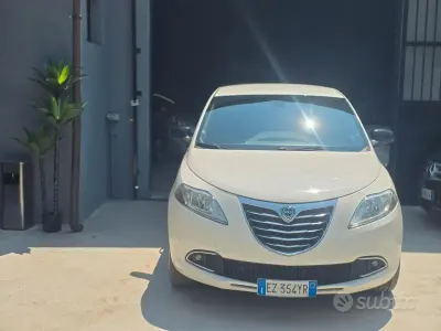Usata Lancia Ypsilon S 95 CV (69 kW) 2015 Bianco Utilitaria