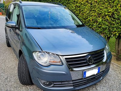Usata VW Touran 2010 Grigio Monovolume