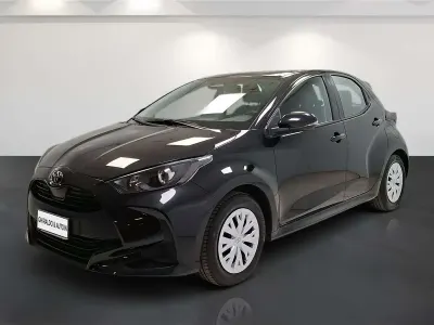 Usata Toyota Yaris Hybrid Active 116 CV (85 kW) 2025 Nero Berlina