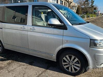 Begagnad VW Multivan Highline 180 HK (132 kW) 2014 Grå Minibuss