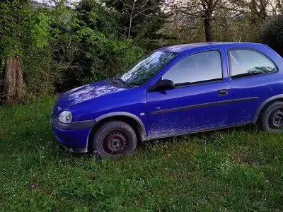 Occasion Opel Corsa 54 PK (39 kW) 1999 Blauw Sedan