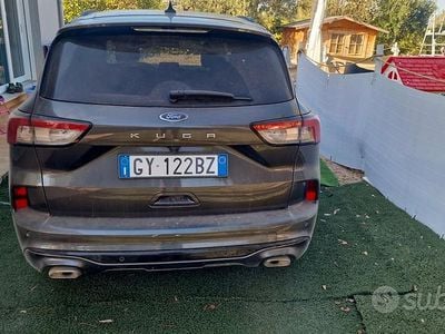 Usata Ford Kuga 120 CV (88 kW) 2022 Grigio SUV