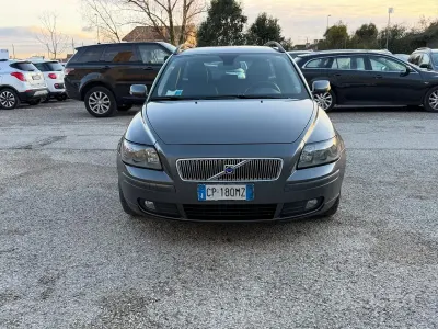Usata Volvo V50 Momentum 109 CV (80 kW) 2006 Grigio Station wagon