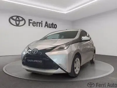 Usata Toyota Aygo X-play 69 CV (50 kW) 2017 Grigio Utilitaria