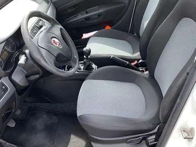 Usata Fiat Punto Lounge 69 CV (50 kW) 2013 Bianco Berlina