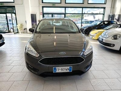 Begagnad Ford Focus Titanium 120 HK (88 kW) 2018 Grå Kombi